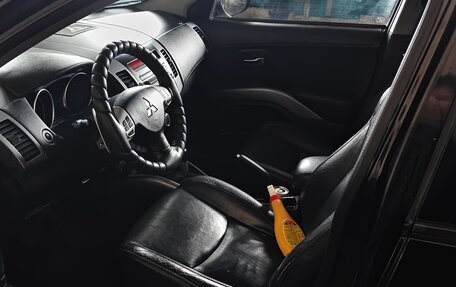 Mitsubishi Outlander III рестайлинг 3, 2010 год, 1 300 000 рублей, 15 фотография
