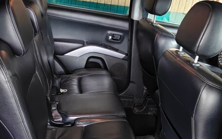 Mitsubishi Outlander III рестайлинг 3, 2010 год, 1 300 000 рублей, 17 фотография
