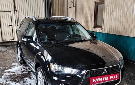 Mitsubishi Outlander III рестайлинг 3, 2010 год, 1 300 000 рублей, 24 фотография