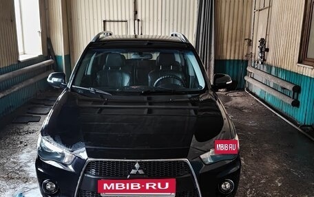 Mitsubishi Outlander III рестайлинг 3, 2010 год, 1 300 000 рублей, 25 фотография