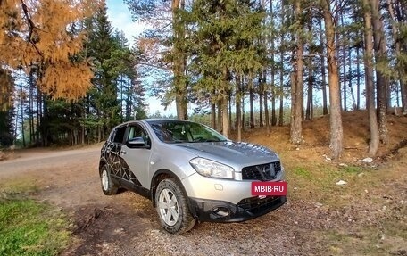 Nissan Qashqai, 2010 год, 900 000 рублей, 2 фотография