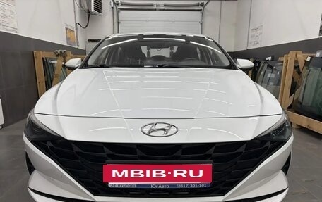 Hyundai Elantra, 2022 год, 1 900 000 рублей, 2 фотография
