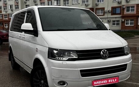 Volkswagen Caravelle T5, 2014 год, 2 200 000 рублей, 1 фотография