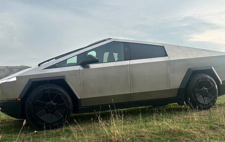 Tesla Cybertruck, 2024 год, 14 200 000 рублей, 3 фотография