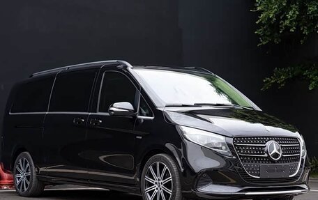 Mercedes-Benz V-Класс, 2024 год, 7 805 404 рублей, 2 фотография