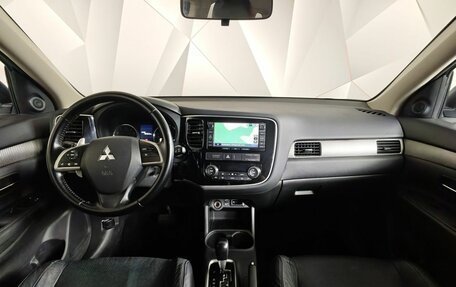 Mitsubishi Outlander III рестайлинг 3, 2014 год, 1 543 000 рублей, 13 фотография