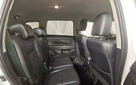 Mitsubishi Outlander III рестайлинг 3, 2014 год, 1 543 000 рублей, 15 фотография