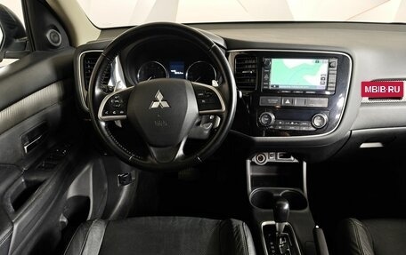 Mitsubishi Outlander III рестайлинг 3, 2014 год, 1 543 000 рублей, 19 фотография
