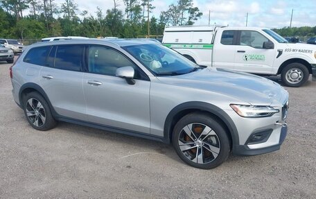 Volvo V60 Cross Country II, 2025 год, 4 500 000 рублей, 1 фотография