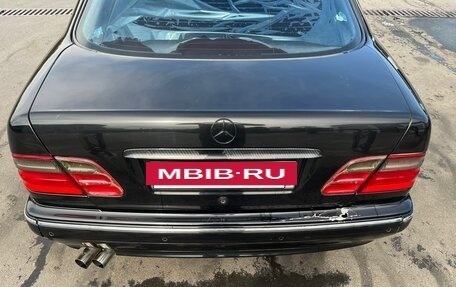 Mercedes-Benz E-Класс, 2000 год, 600 000 рублей, 8 фотография