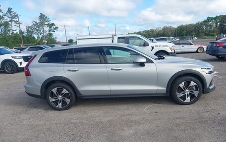 Volvo V60 Cross Country II, 2025 год, 4 500 000 рублей, 10 фотография
