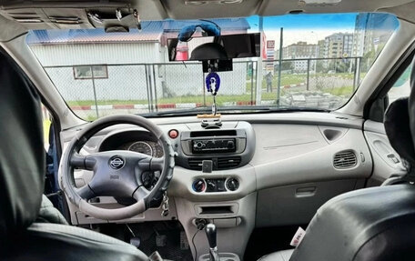 Nissan Almera Tino i, 2001 год, 250 000 рублей, 2 фотография