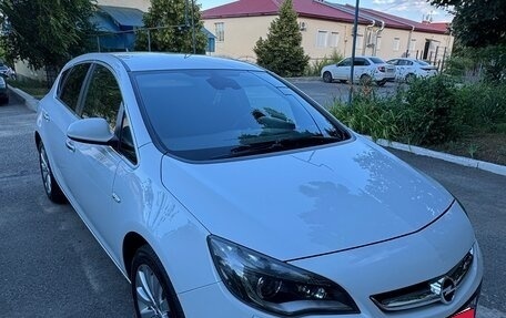 Opel Astra J, 2013 год, 930 000 рублей, 2 фотография