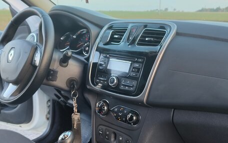 Renault Logan II, 2017 год, 650 000 рублей, 8 фотография
