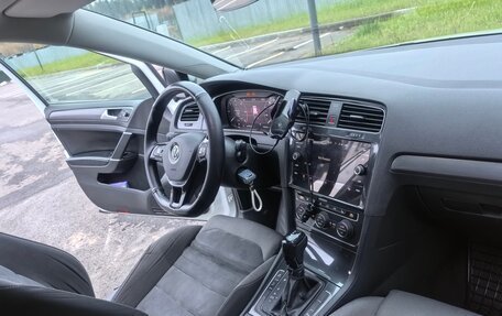 Volkswagen Golf VII рестайлинг, 2018 год, 2 150 000 рублей, 15 фотография
