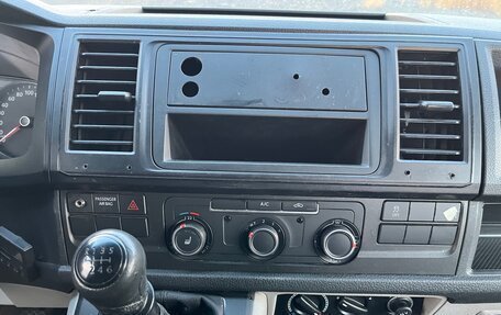 Volkswagen Transporter T6 рестайлинг, 2016 год, 1 400 000 рублей, 1 фотография