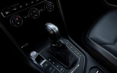Volkswagen Tiguan II, 2018 год, 3 200 000 рублей, 6 фотография