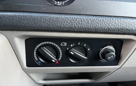 Volkswagen Transporter T6 рестайлинг, 2016 год, 1 400 000 рублей, 2 фотография