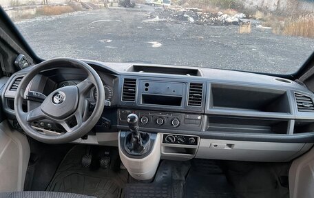 Volkswagen Transporter T6 рестайлинг, 2016 год, 1 400 000 рублей, 8 фотография