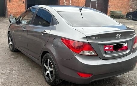 Hyundai Solaris II рестайлинг, 2011 год, 650 000 рублей, 3 фотография