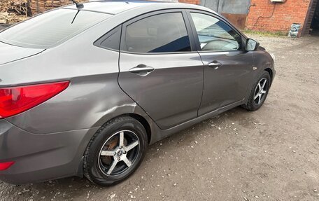 Hyundai Solaris II рестайлинг, 2011 год, 650 000 рублей, 4 фотография