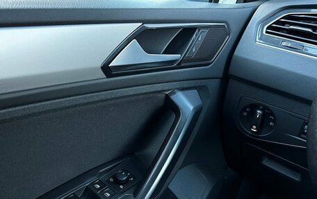 Volkswagen Tiguan II, 2017 год, 1 597 300 рублей, 19 фотография