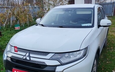 Mitsubishi Outlander III рестайлинг 3, 2019 год, 2 000 000 рублей, 1 фотография