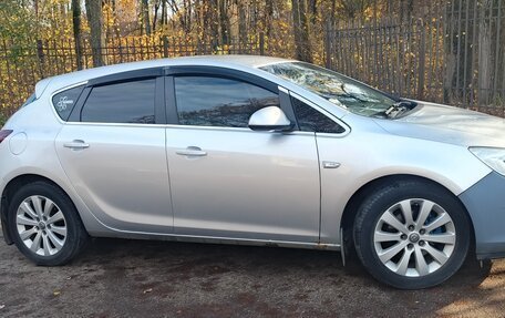 Opel Astra J, 2011 год, 570 000 рублей, 2 фотография