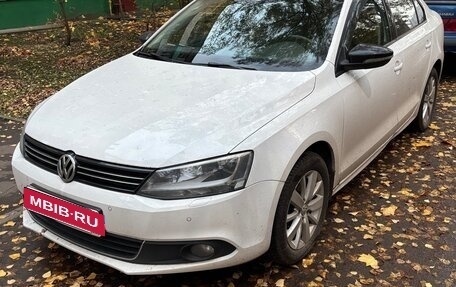 Volkswagen Jetta VII, 2013 год, 1 075 000 рублей, 2 фотография