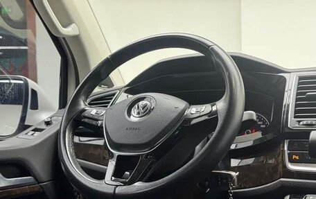 Volkswagen Multivan T6 рестайлинг, 2018 год, 6 860 000 рублей, 10 фотография