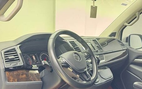 Volkswagen Multivan T6 рестайлинг, 2018 год, 6 860 000 рублей, 8 фотография