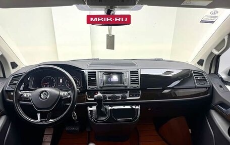 Volkswagen Multivan T6 рестайлинг, 2018 год, 6 860 000 рублей, 11 фотография