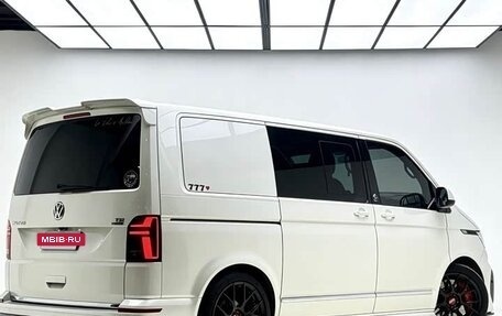 Volkswagen Multivan T6 рестайлинг, 2018 год, 6 860 000 рублей, 5 фотография