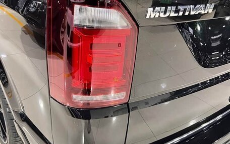 Volkswagen Multivan T6 рестайлинг, 2019 год, 6 940 000 рублей, 5 фотография