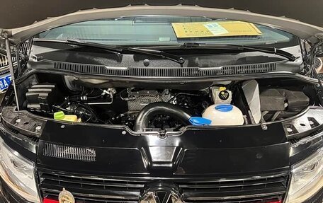 Volkswagen Multivan T6 рестайлинг, 2019 год, 6 940 000 рублей, 7 фотография