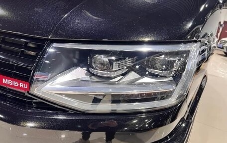 Volkswagen Multivan T6 рестайлинг, 2019 год, 6 940 000 рублей, 3 фотография