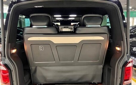 Volkswagen Multivan T6 рестайлинг, 2019 год, 6 940 000 рублей, 20 фотография