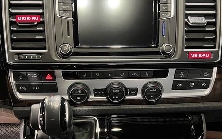 Volkswagen Multivan T6 рестайлинг, 2019 год, 6 940 000 рублей, 13 фотография