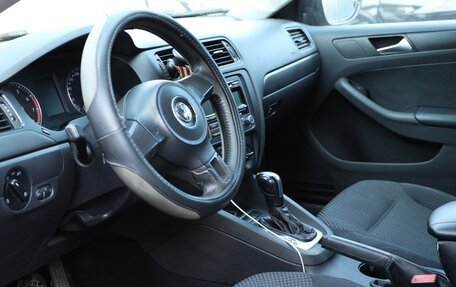 Volkswagen Jetta VII, 2013 год, 700 000 рублей, 2 фотография