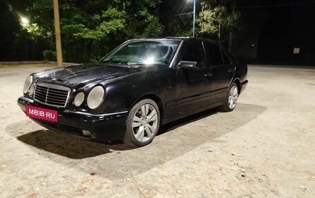 Mercedes-Benz E-Класс, 1998 год, 350 000 рублей, 2 фотография