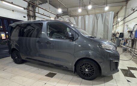 Peugeot Traveller I, 2019 год, 2 200 000 рублей, 3 фотография