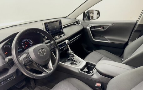 Toyota RAV4, 2021 год, 3 050 000 рублей, 12 фотография