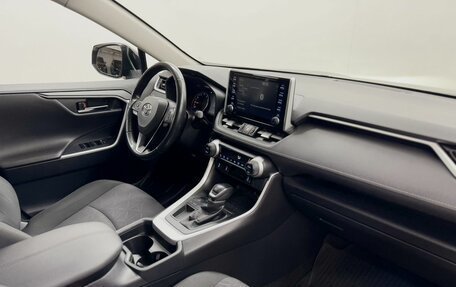 Toyota RAV4, 2021 год, 3 050 000 рублей, 13 фотография
