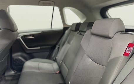 Toyota RAV4, 2021 год, 3 050 000 рублей, 14 фотография