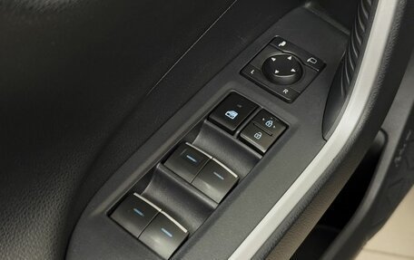 Toyota RAV4, 2021 год, 3 050 000 рублей, 17 фотография