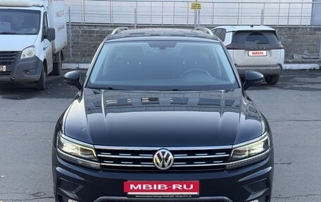 Volkswagen Tiguan II, 2018 год, 2 750 000 рублей, 2 фотография