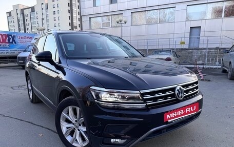 Volkswagen Tiguan II, 2018 год, 2 750 000 рублей, 3 фотография