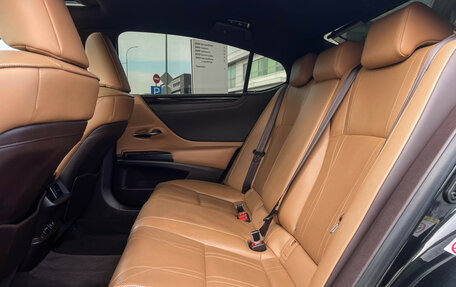Lexus ES VII, 2019 год, 3 890 000 рублей, 10 фотография