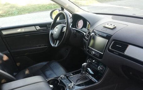 Volkswagen Touareg III, 2011 год, 2 100 000 рублей, 2 фотография