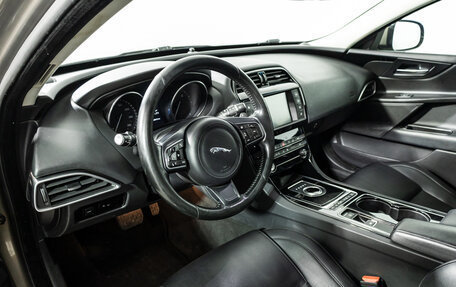 Jaguar XE I рестайлинг, 2015 год, 1 499 900 рублей, 11 фотография